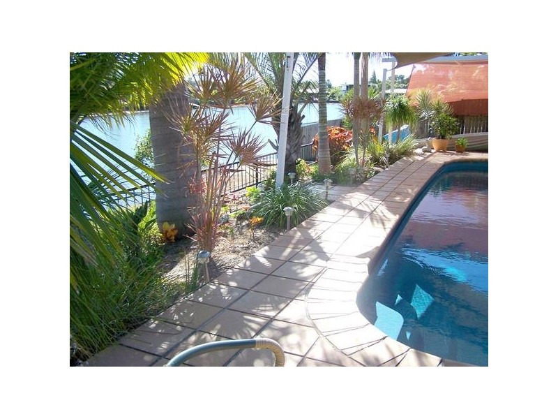 9 Harris Court, Currumbin Waters QLD 4223