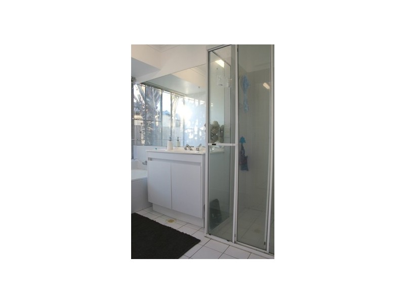 2 Harris Court, Currumbin Waters QLD 4223