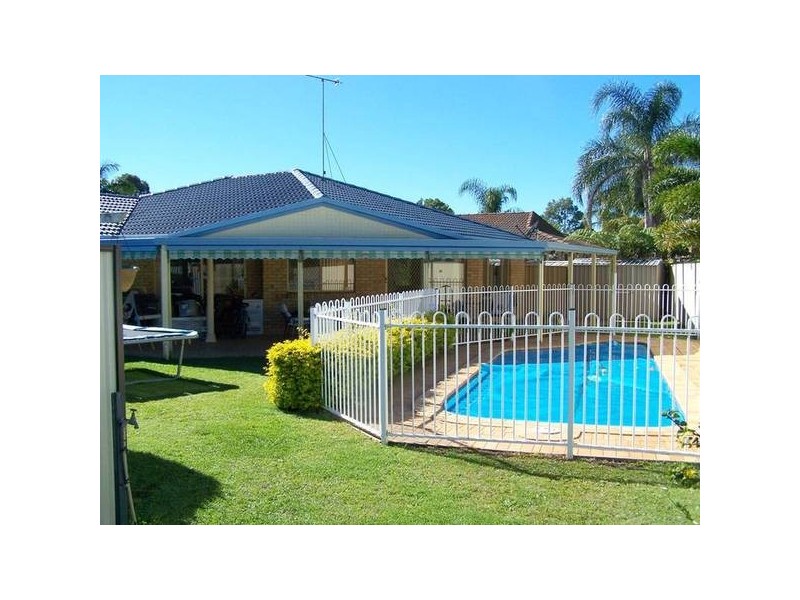 4 Almond Court, Elanora QLD 4221