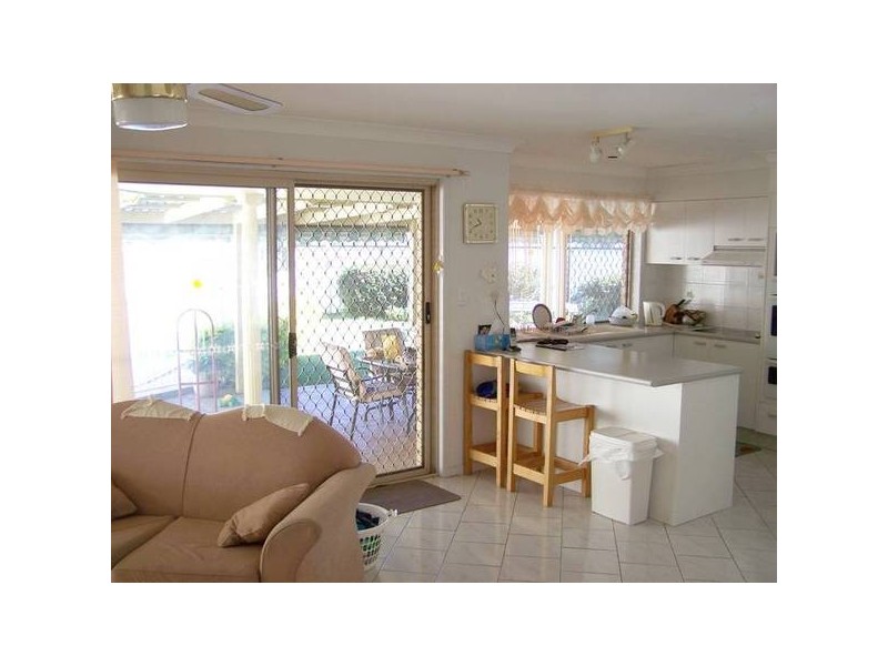 4 Almond Court, Elanora QLD 4221