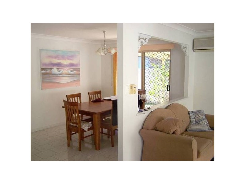 4 Almond Court, Elanora QLD 4221