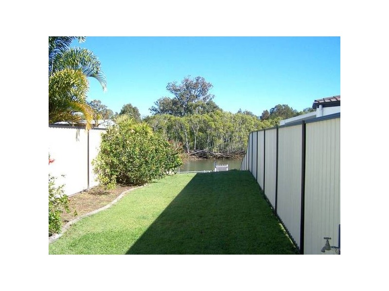4 Almond Court, Elanora QLD 4221