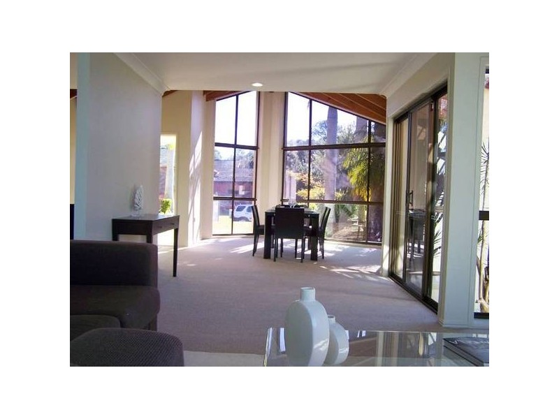 6 Bindoon Close, Elanora QLD 4221