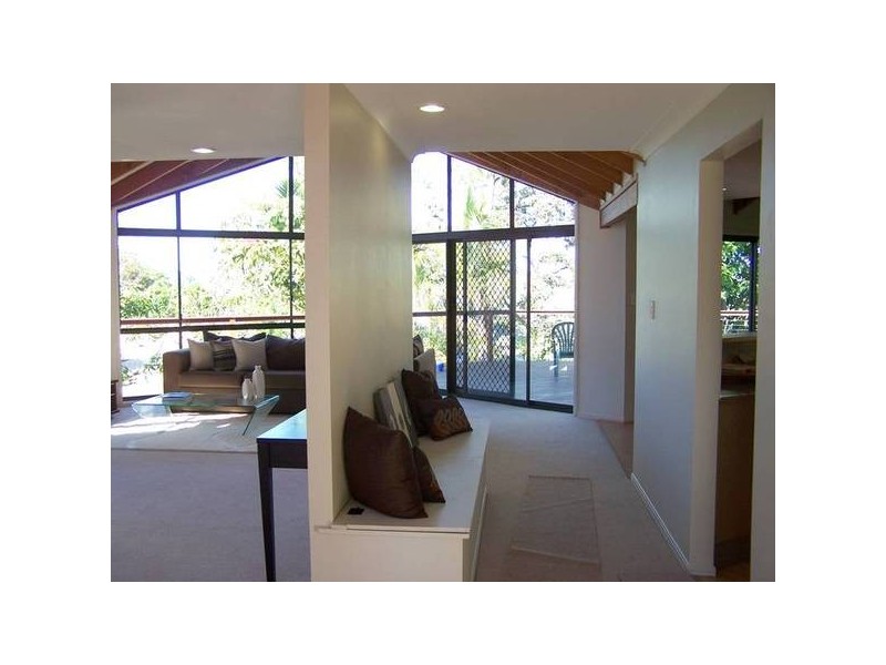 6 Bindoon Close, Elanora QLD 4221