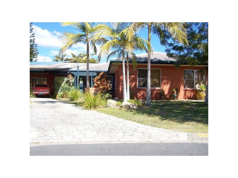 35 Chown Ave, Currumbin Waters QLD 4223