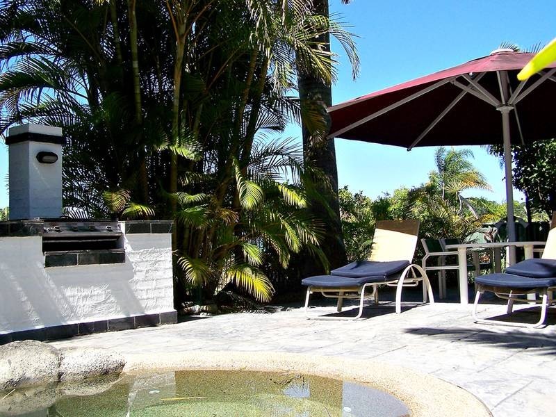 2 Jandakot Court, Elanora QLD 4221