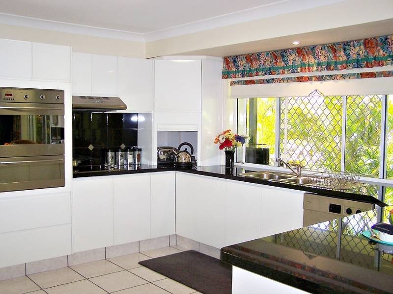 2 Jandakot Court, Elanora QLD 4221