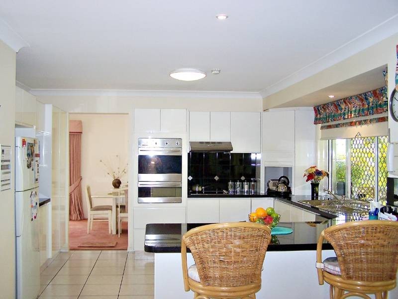 2 Jandakot Court, Elanora QLD 4221