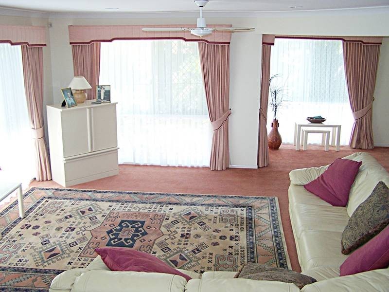 2 Jandakot Court, Elanora QLD 4221