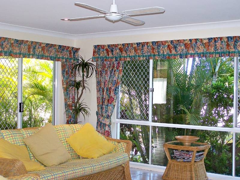 2 Jandakot Court, Elanora QLD 4221