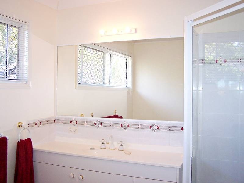 2 Jandakot Court, Elanora QLD 4221