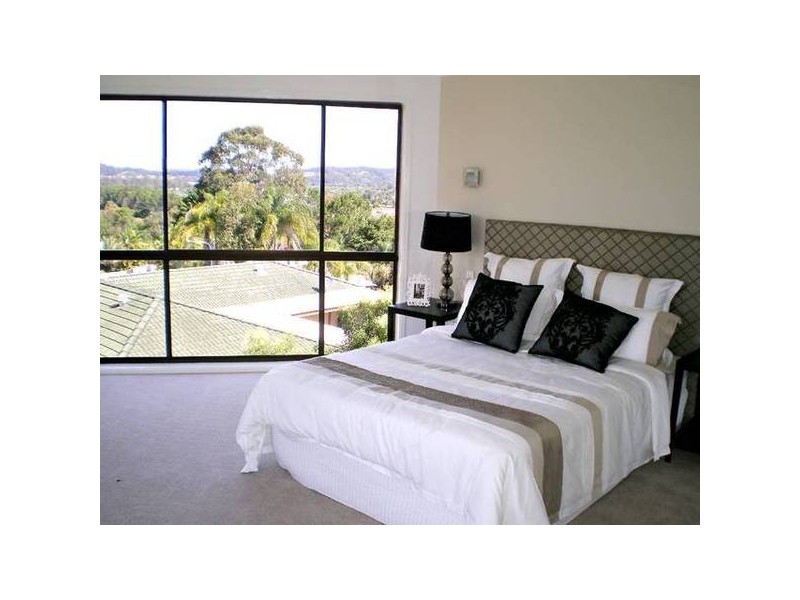 6 Bindoon Close, Elanora QLD 4221