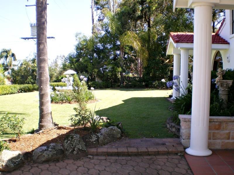 237 Simpsons Road, Elanora QLD 4221