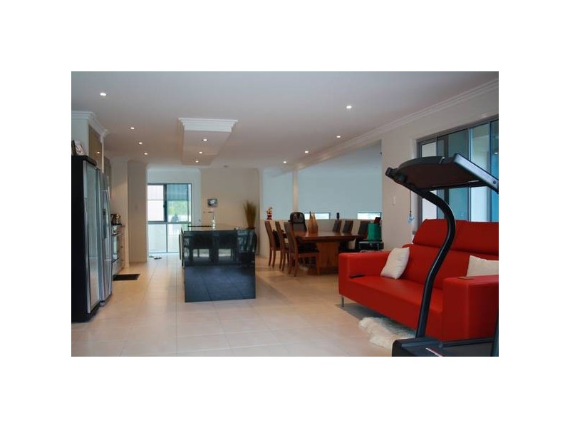 37 Sawtell Drive, Currumbin Waters QLD 4223