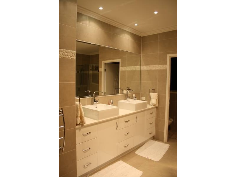 37 Sawtell Drive, Currumbin Waters QLD 4223