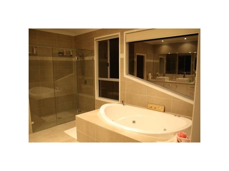 37 Sawtell Drive, Currumbin Waters QLD 4223