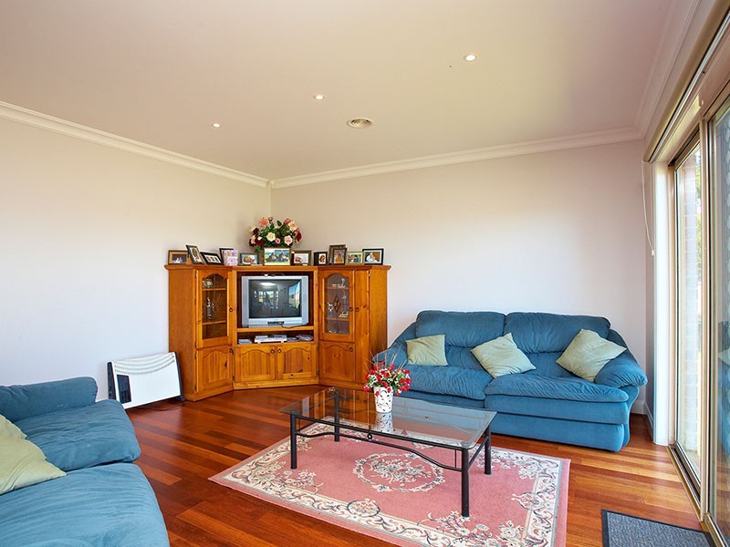 64 Browns Road, Devon Meadows VIC 3977