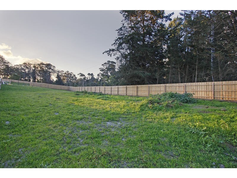 8 Blenheim Place, Frankston South VIC 3199