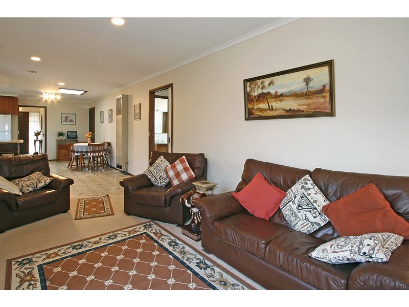 32 Raphael Crescent, Frankston VIC 3199