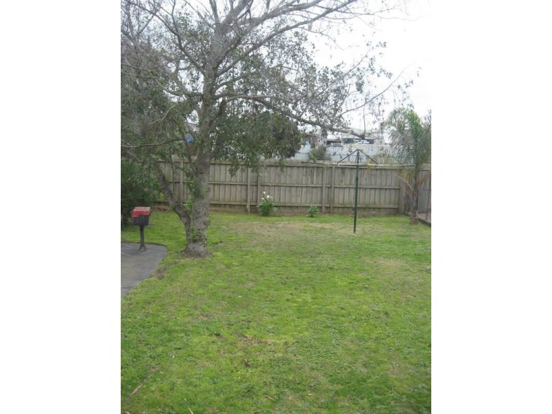 71 Maple Street, Seaford VIC 3198