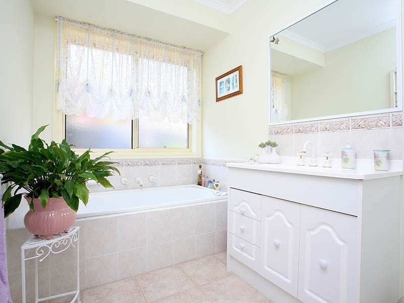 18 Raleon Avenue, Frankston VIC 3199