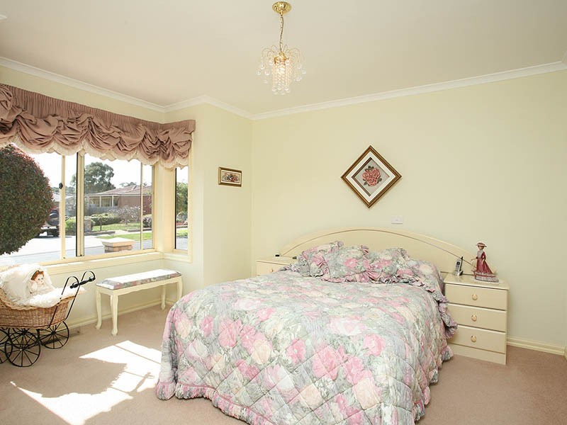 18 Raleon Avenue, Frankston VIC 3199