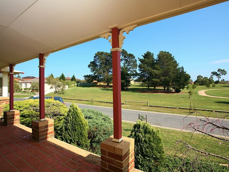 18 Raleon Avenue, Frankston VIC 3199