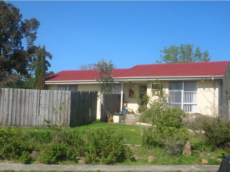 8 Honeysuckle Street, Frankston North VIC 3200