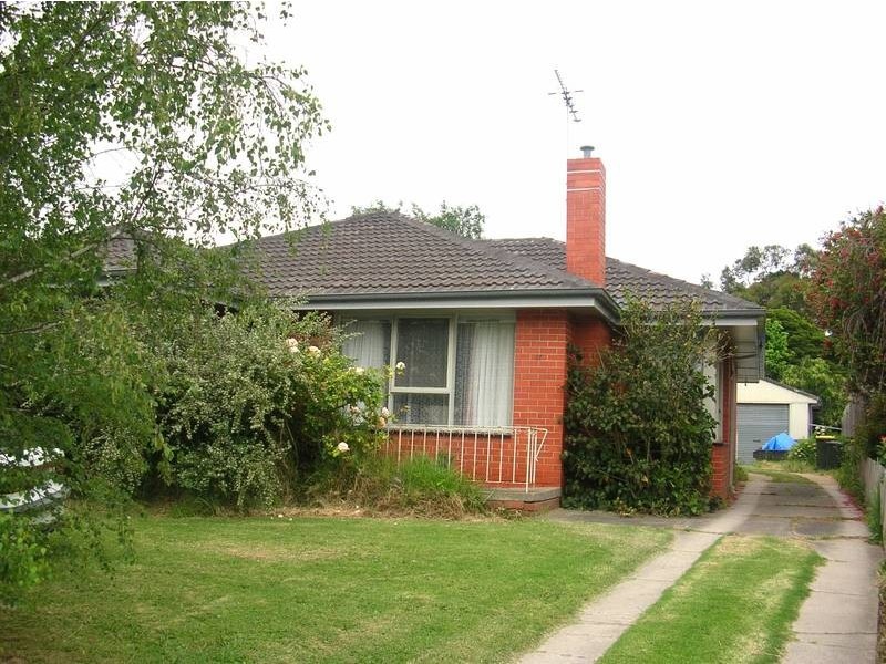 27 Glenelg Avenue, Frankston VIC 3199