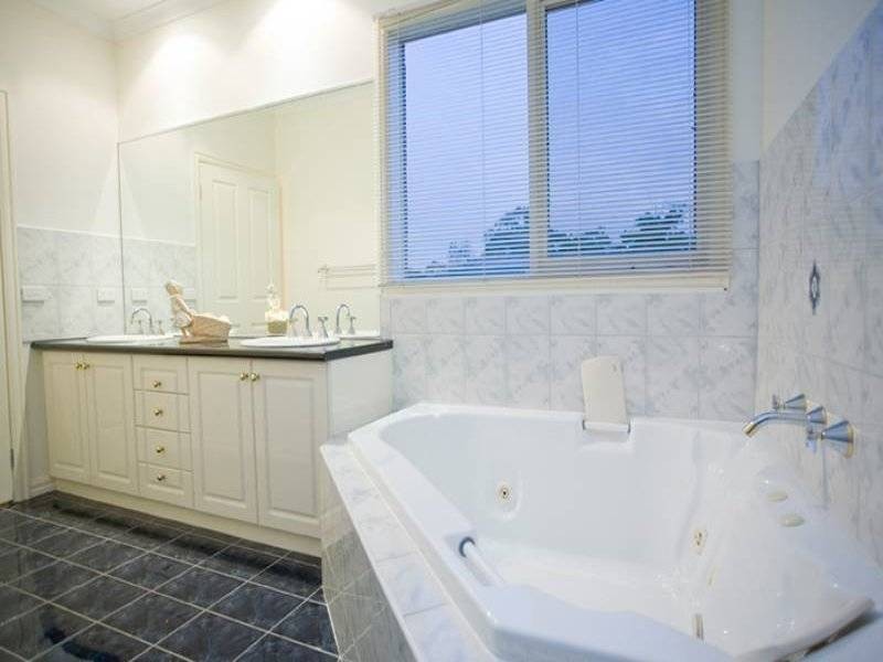 168 Mt Eliza Way, Mount Eliza VIC 3930