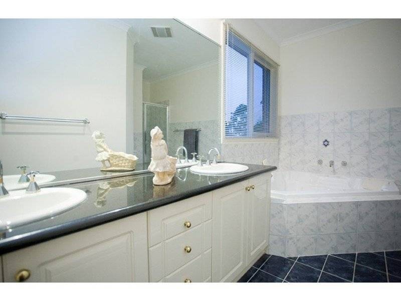 168 Mt Eliza Way, Mount Eliza VIC 3930