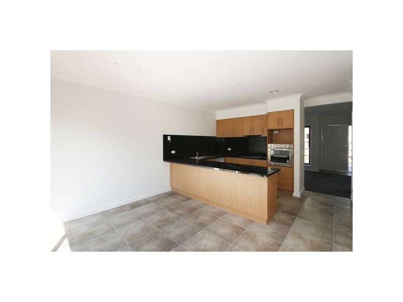 2/8 Lewis Street, Frankston VIC 3199