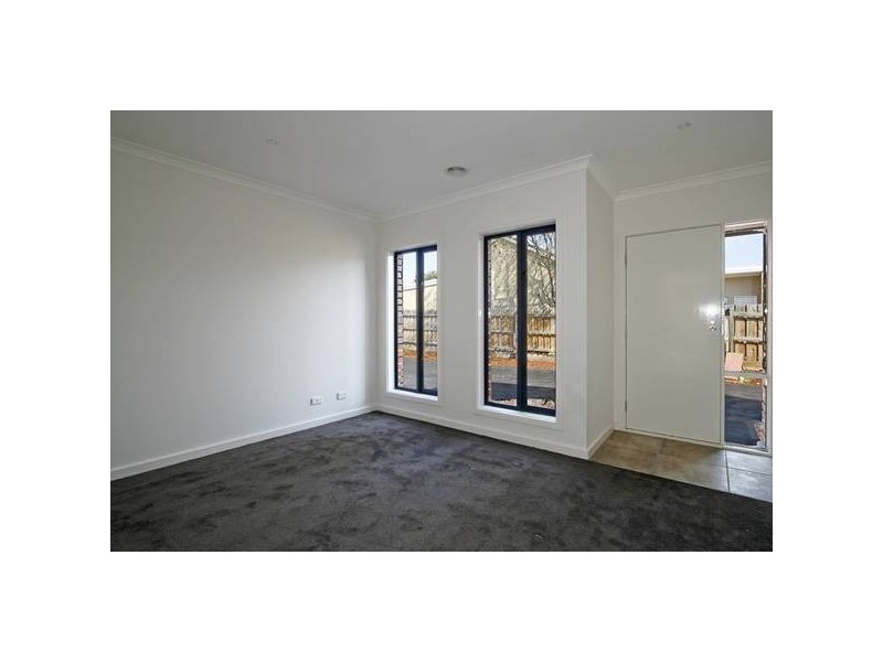 2/8 Lewis Street, Frankston VIC 3199