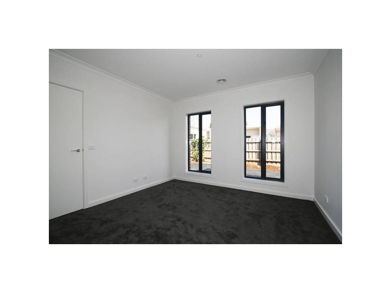 2/8 Lewis Street, Frankston VIC 3199