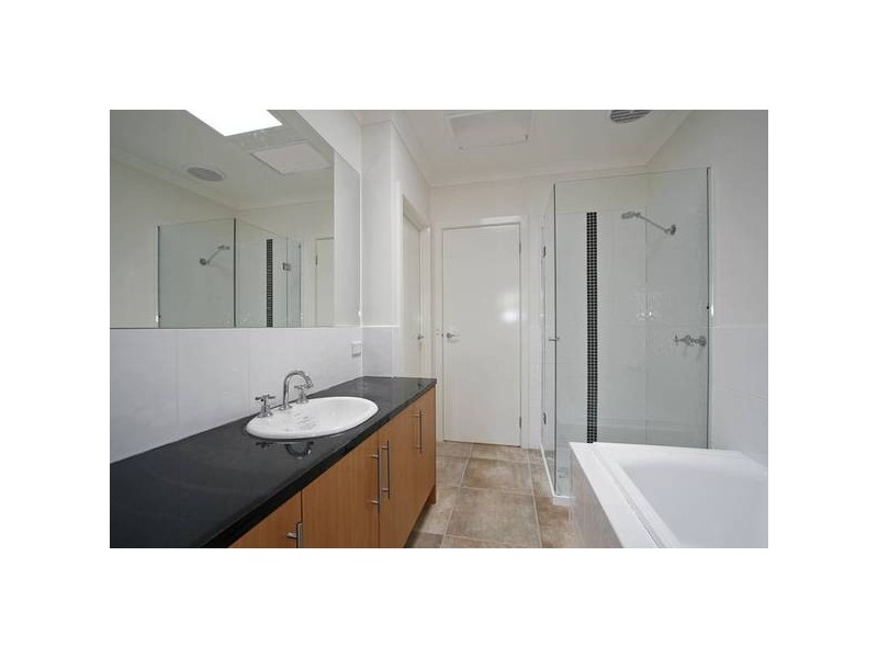 2/8 Lewis Street, Frankston VIC 3199