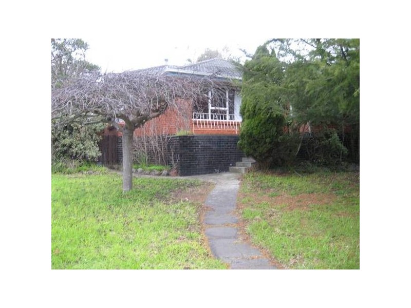 8 Lardner Rd, Frankston VIC 3199