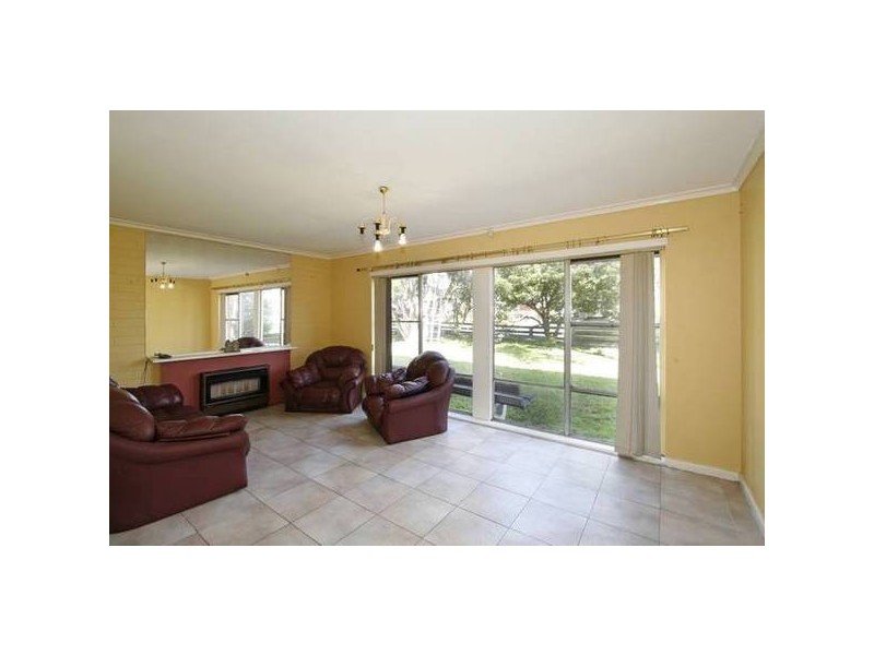 17 Moreton Street, Frankston North VIC 3200