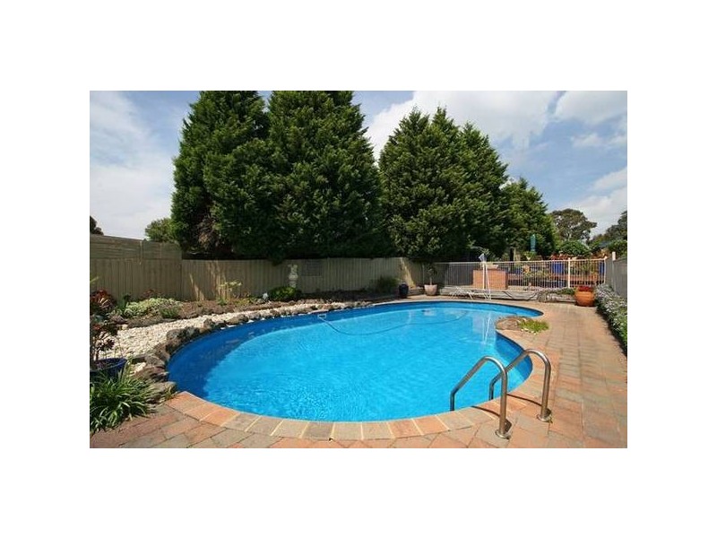 6 Apollo Court, Frankston VIC 3199