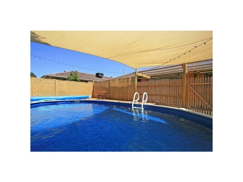 33 Alexander Cres, Frankston VIC 3199