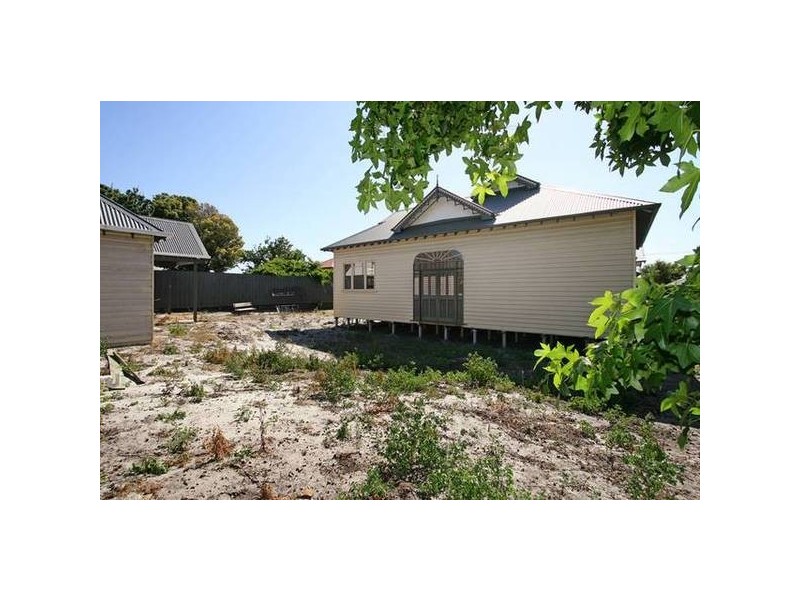 8 Petrie Street, Frankston VIC 3199