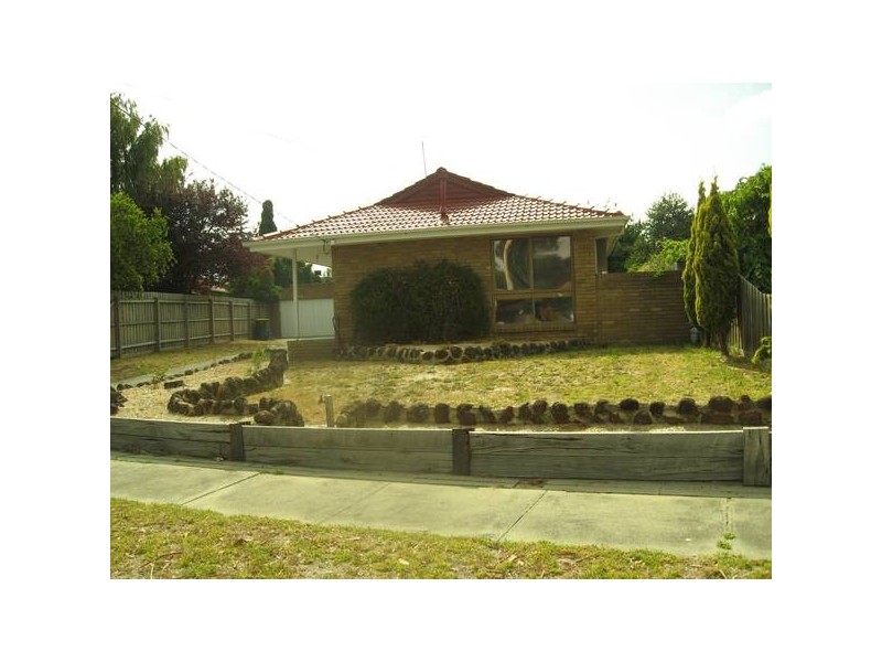 8 Emora Crescent, Frankston VIC 3199