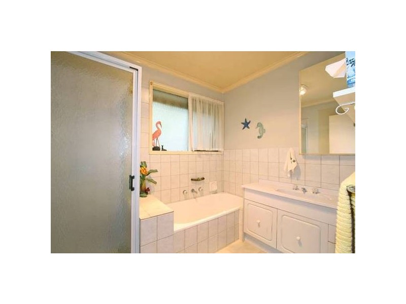 2 Owen Close, Frankston VIC 3199