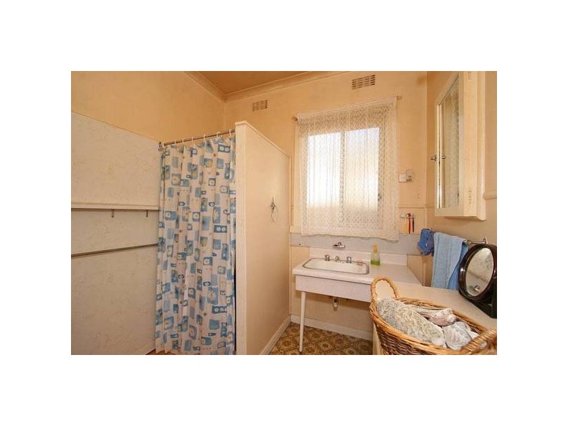 16 Lewis Street, Frankston VIC 3199