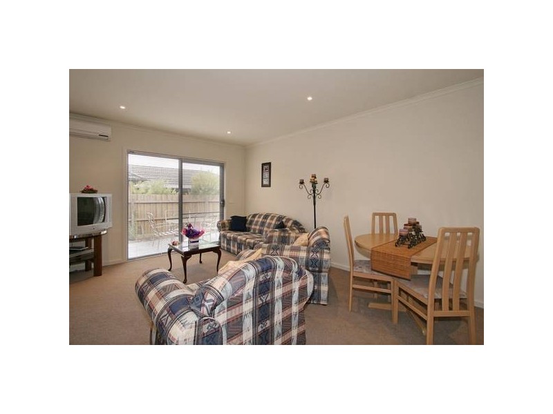 2/33 Deane Street, Frankston VIC 3199