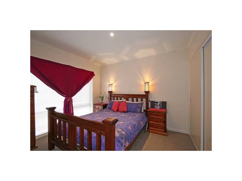 2/33 Deane Street, Frankston VIC 3199