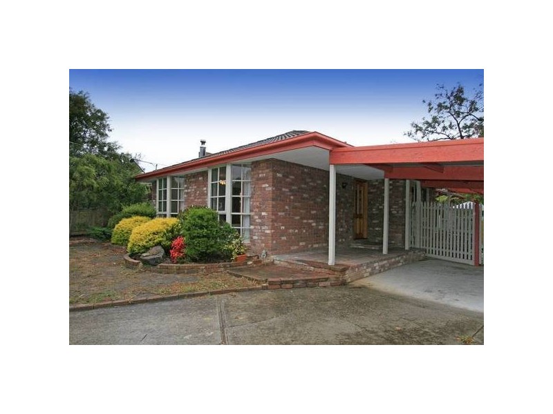 8 Raymond Avenue, Langwarrin VIC 3910