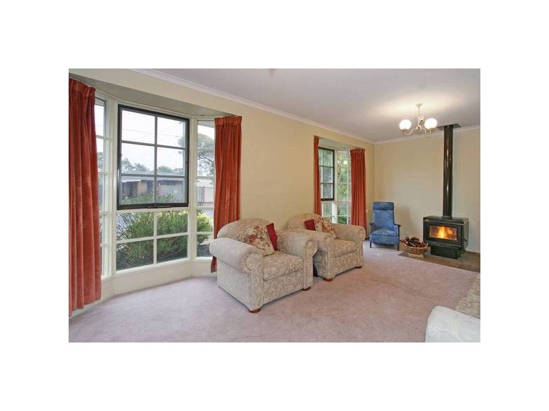 8 Raymond Avenue, Langwarrin VIC 3910