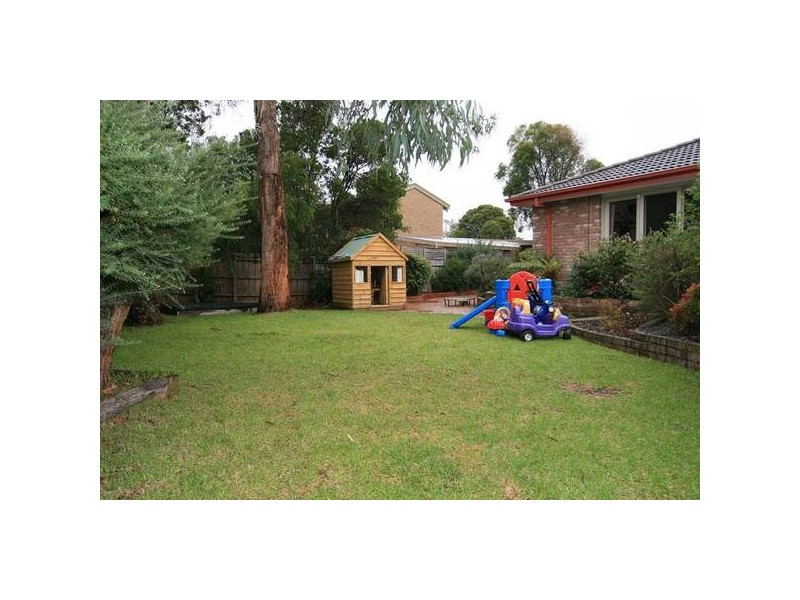 8 Raymond Avenue, Langwarrin VIC 3910