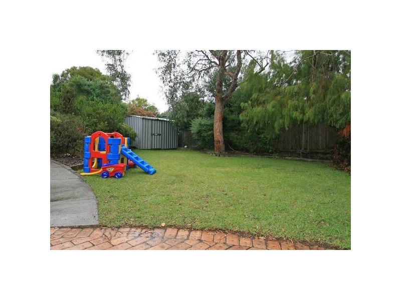 8 Raymond Avenue, Langwarrin VIC 3910