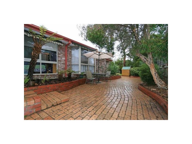 8 Raymond Avenue, Langwarrin VIC 3910